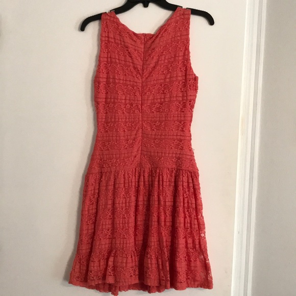 Lace dress - Picture 2 of 2